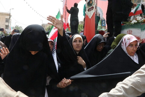 تصاویر/  تشییع 5 شهید استان قم در حملات رژیم صهیونیستی در راهپیمای جمعه های "خشم و نصر"