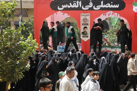 تصاویر/  تشییع 5 شهید استان قم در حملات رژیم صهیونیستی در راهپیمای جمعه های "خشم و نصر"