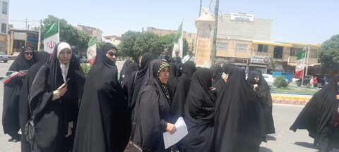 تصاویری از راهپیمایی جمعه های خشم و نصر با حضور طلاب مدرسه علمیه صدیقه طاهره غرق آباد