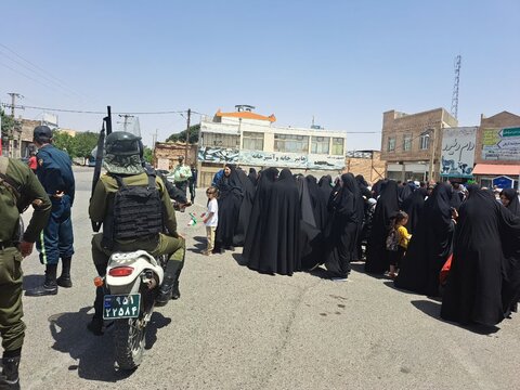 تصاویری از راهپیمایی جمعه های خشم و نصر با حضور طلاب مدرسه علمیه صدیقه طاهره غرق آباد