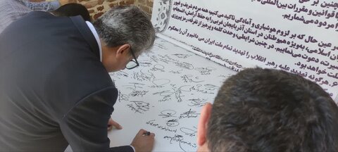 تصاویر/ امضای بیانیه محکومیت تجاوزات رژیم صهیونیستی و حمایت از رهبر انقلاب و نیروهای نظامی در نماز جمعه های اهل سنت آذربایجان غربی