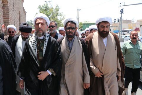 تصاویر / اجتماع اساتید ،کادر ،طلاب وروحانیون حوزه علمیه قزوین در حمایت از مرجعیت و ولایت