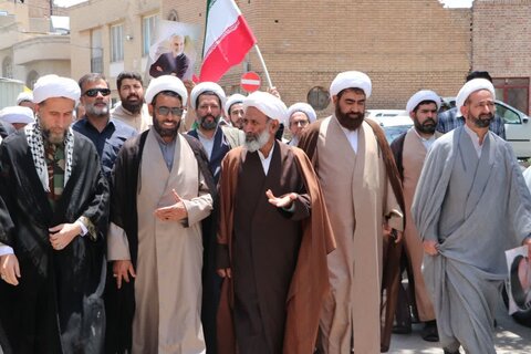 تصاویر / اجتماع اساتید ،کادر ،طلاب وروحانیون حوزه علمیه قزوین در حمایت از مرجعیت و ولایت