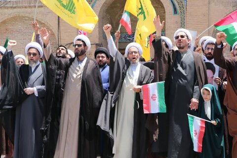 تصاویر / اجتماع اساتید ،کادر ،طلاب وروحانیون حوزه علمیه قزوین در حمایت از مرجعیت و ولایت