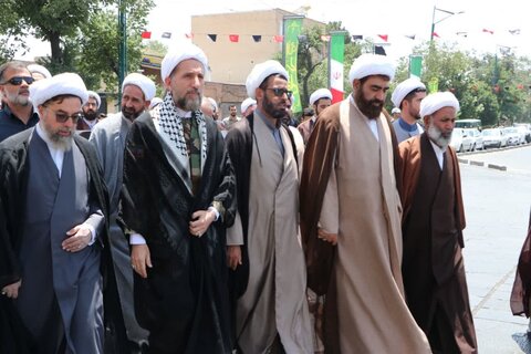 تصاویر / اجتماع اساتید ،کادر ،طلاب وروحانیون حوزه علمیه قزوین در حمایت از مرجعیت و ولایت