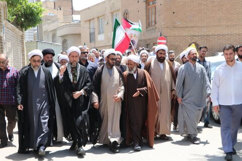 تصاویر / اجتماع اساتید ،کادر ،طلاب وروحانیون حوزه علمیه قزوین در حمایت از مرجعیت و ولایت