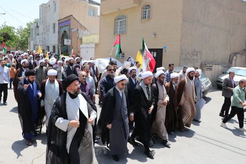 تصاویر / اجتماع اساتید ،کادر ،طلاب وروحانیون حوزه علمیه قزوین در حمایت از مرجعیت و ولایت