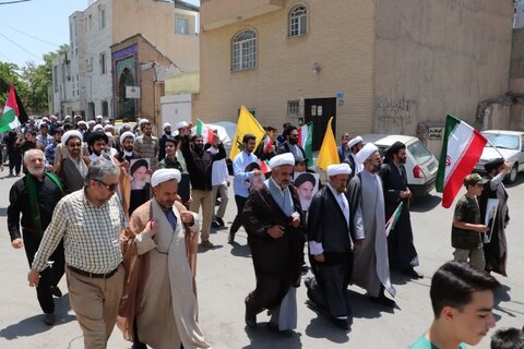 تصاویر / اجتماع اساتید ،کادر ،طلاب وروحانیون حوزه علمیه قزوین در حمایت از مرجعیت و ولایت