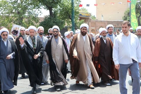 تصاویر / اجتماع اساتید ،کادر ،طلاب وروحانیون حوزه علمیه قزوین در حمایت از مرجعیت و ولایت