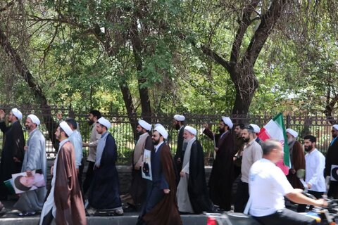 تصاویر / اجتماع اساتید ،کادر ،طلاب وروحانیون حوزه علمیه قزوین در حمایت از مرجعیت و ولایت