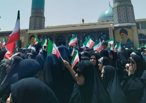 تصاویری از حضور طلاب مدرسه علمیه  تخصصی ریحانه النبی (س)اراک در نماز جمعه و راهپیمایی جمعه خشم و نصر