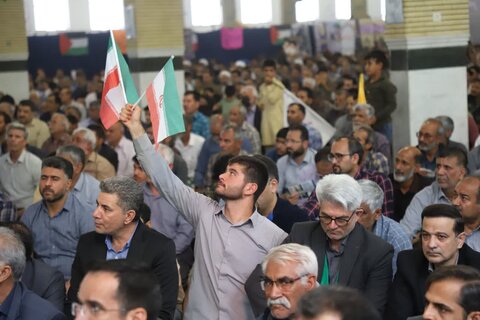 حضور پر شکوه مردم زاهدان در نماز جمعه خشم و نصر