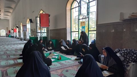 تصاویر/حضور طلاب مدرسه علمیه فاطمه الزهرا ساوه در راهپیمایی جمعه های خشم و نصر