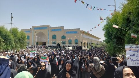 تصاویر/حضور طلاب مدرسه علمیه فاطمه الزهرا ساوه در راهپیمایی جمعه های خشم و نصر