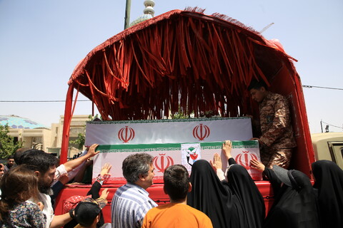 تصاویر / تشییع پیکر مطهر11 شهید تجاوز رژیم صهیونیستی  در اصفهان