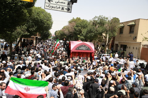 تصاویر / تشییع پیکر مطهر11 شهید تجاوز رژیم صهیونیستی  در اصفهان