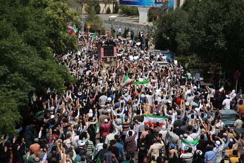 تصاویر / تشییع پیکر مطهر11 شهید تجاوز رژیم صهیونیستی  در اصفهان