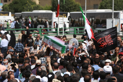 تصاویر / تشییع پیکر مطهر11 شهید تجاوز رژیم صهیونیستی  در اصفهان