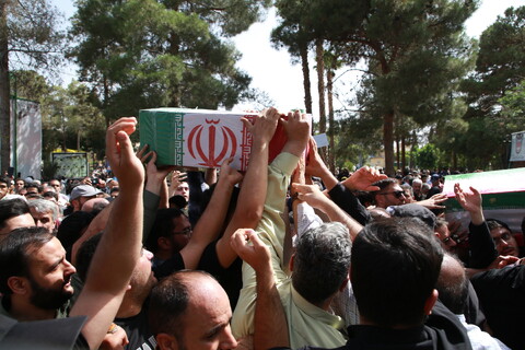 تصاویر / تشییع پیکر مطهر11 شهید تجاوز رژیم صهیونیستی  در اصفهان