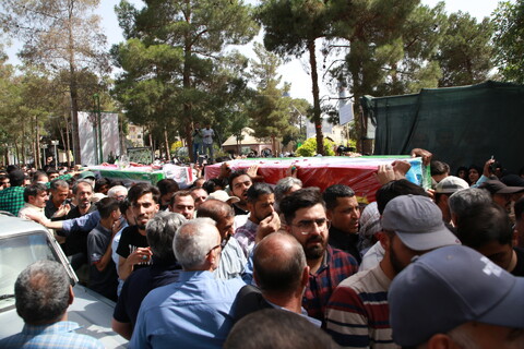 تصاویر / تشییع پیکر مطهر11 شهید تجاوز رژیم صهیونیستی  در اصفهان