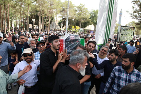 تصاویر / تشییع پیکر مطهر11 شهید تجاوز رژیم صهیونیستی  در اصفهان