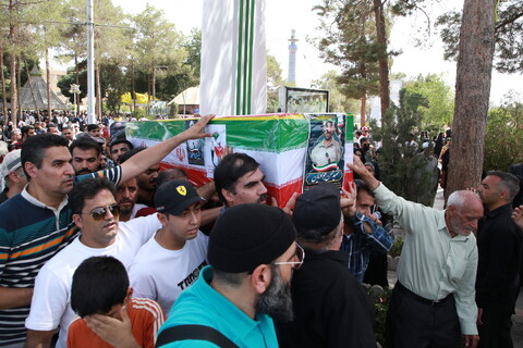 تصاویر / تشییع پیکر مطهر11 شهید تجاوز رژیم صهیونیستی  در اصفهان