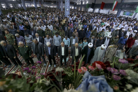 تصاویر| حضور با شکوه مردم در نماز جمعه خشم و نصر در بیرجند