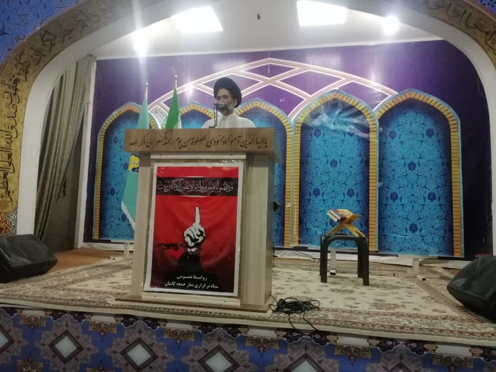 امام جمعه کاشان کفن‌پوش ‌به میعادگاه نماز جمعه رفت+ عکس