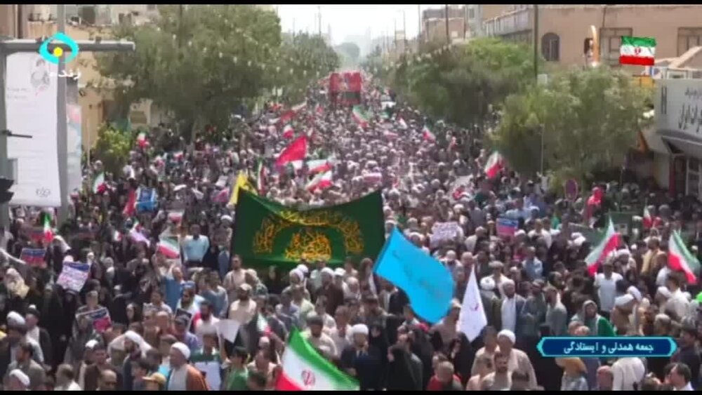 فیلم|  راهپیمایی حماسی مردم قم از مصلای قدس به سمت چهار راه شهدا