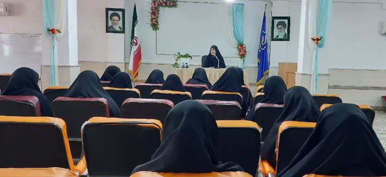 ارتباط با امام، مسیر نورانیت زندگی انسان‌ها است