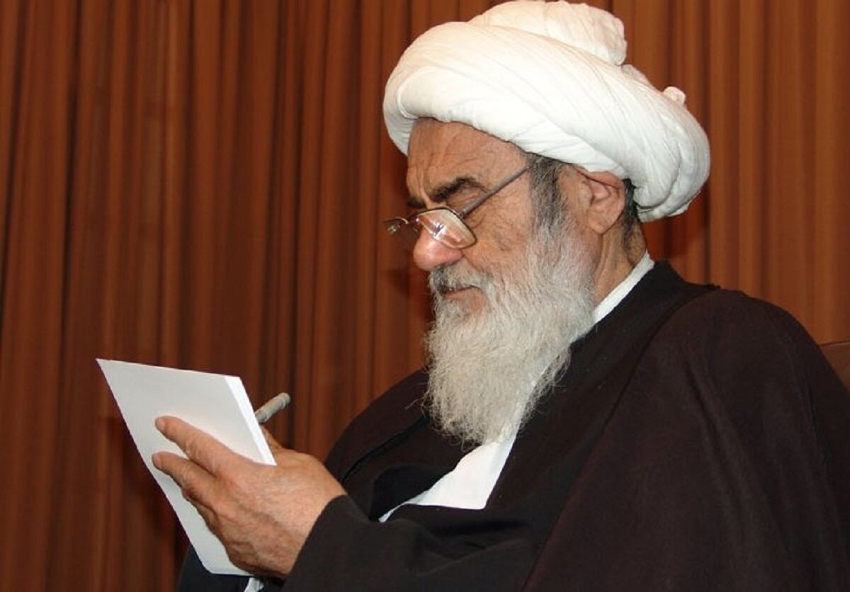 آية اللّه العظمى مظاهريّ: الحفاظ على الوحدة والتضامن من الشروط الأساسيّة للتوفيق والفتح والانتصار في كافّة الميادين