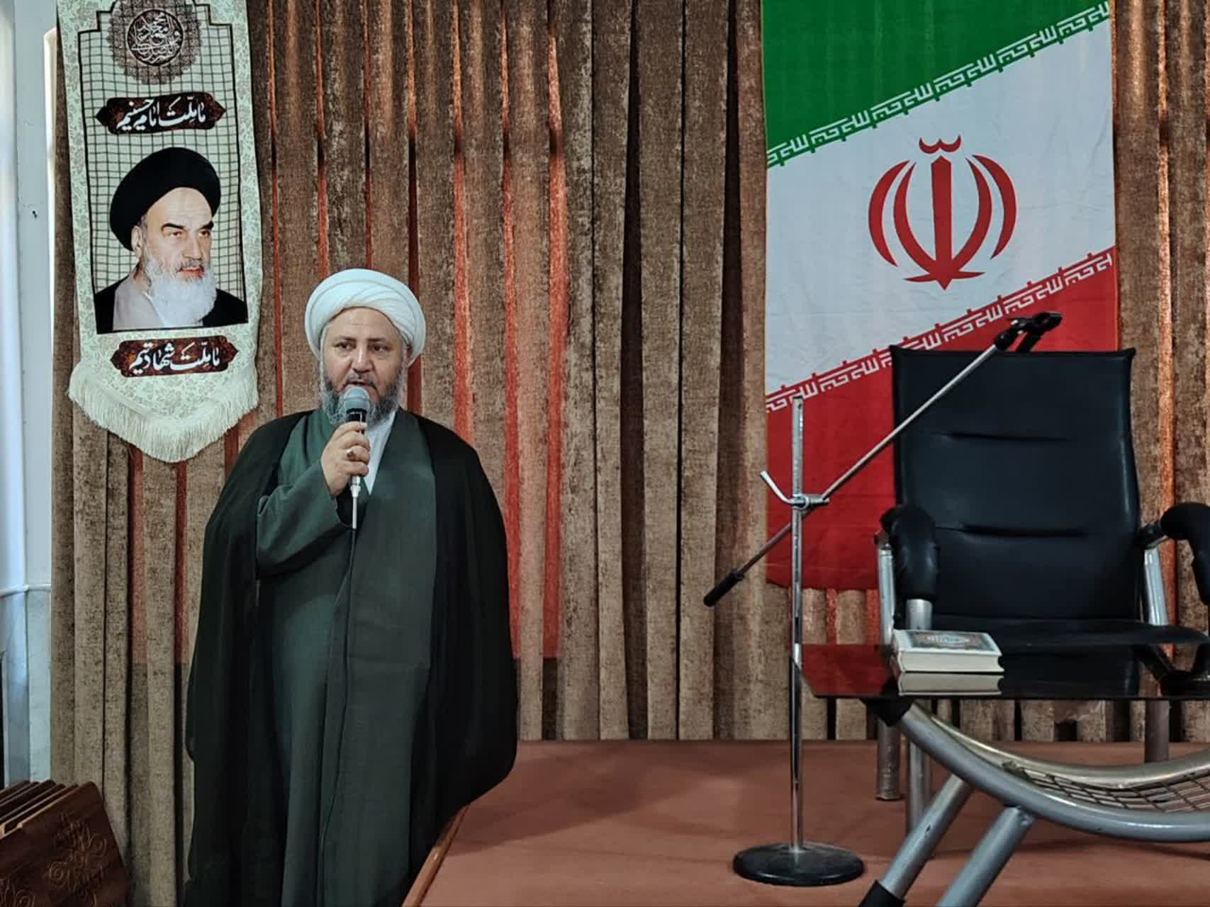 ائمه جماعات در مسیر خنثی‌کردن نقشه‌های دشمن حرکت کنند