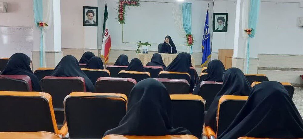 ارتباط با امام، مسیر نورانیت زندگی انسان‌ها است