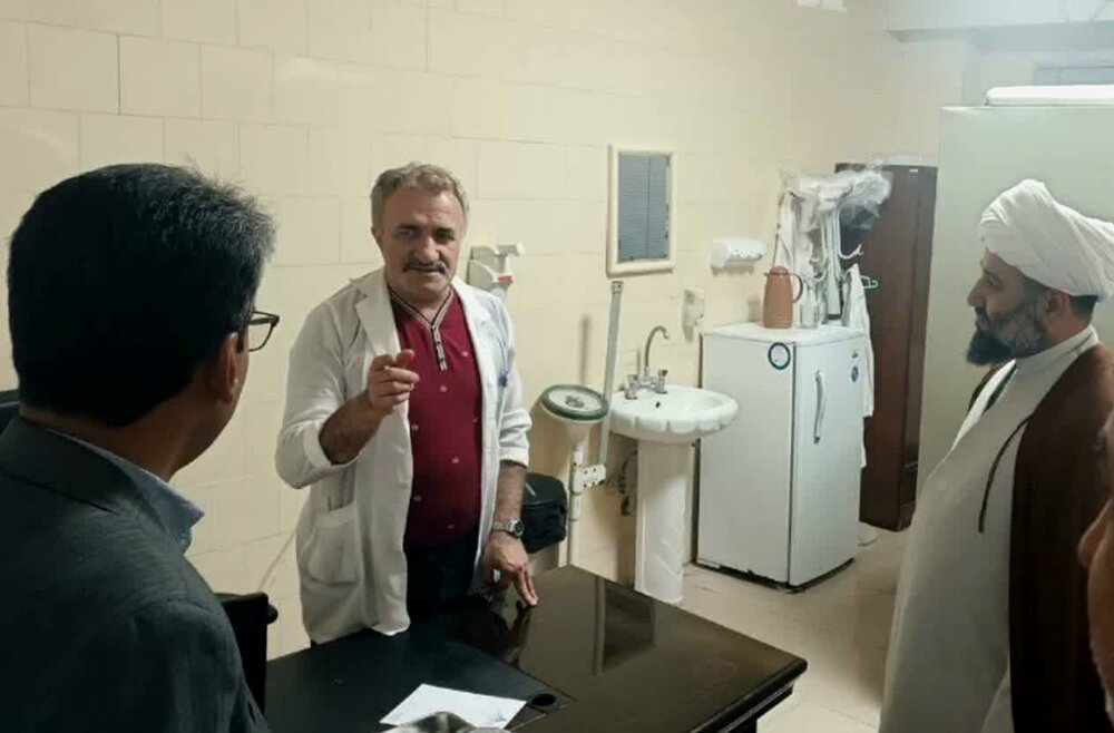 بازدید شبانه امامجمعه خارگ از مراکز خدماتی+ عکس