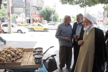 تصاویر/ بازدید نماینده ولی‌فقیه در کرمانشاه، از بازار و دیدار با اصناف
