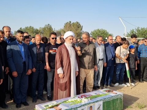 تصاویر / مراسم تشییع شهید روح االه نوری از شهدای تجاوز رژیم جعلی اسراییل در سگزآباد شهرستان بویین زهرا