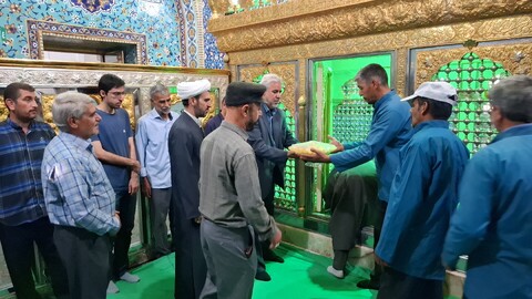 تصاویر/ آئین بازگشایی و غباروبی ضریح مطهر امامزادگان شهر جوپار