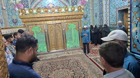 تصاویر/ آئین بازگشایی و غباروبی ضریح مطهر امامزادگان شهر جوپار