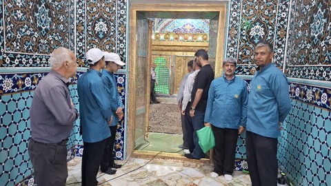 تصاویر/ آئین بازگشایی و غباروبی ضریح مطهر امامزادگان شهر جوپار