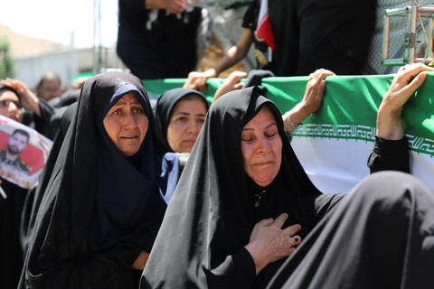 تصاویر/مراسم تشییع و تدفین شهید مدافع وطن در شهر توپ آغاج