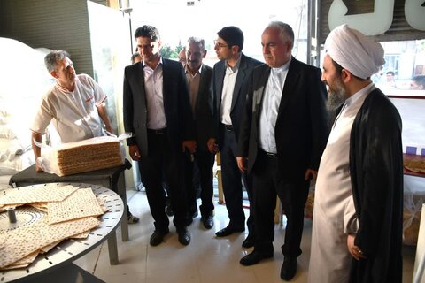 تصاویر/ بازدید امام جمعه شهرستان خوی از نانوایی‌های سطح شهر