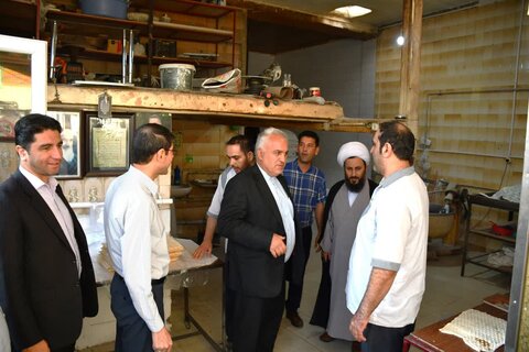 تصاویر/ بازدید امام جمعه شهرستان خوی از نانوایی‌های سطح شهر