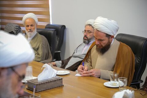 تصاویر / نشست ماهانه ائمه جمعه استان قزوین با حضور نماینده ولی فقیه در استانقزوین برگزار شد.