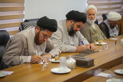 تصاویر / نشست ماهانه ائمه جمعه استان قزوین با حضور نماینده ولی فقیه در استانقزوین برگزار شد.