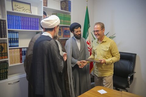 تصاویر / نشست ماهانه ائمه جمعه استان قزوین با حضور نماینده ولی فقیه در استانقزوین برگزار شد.