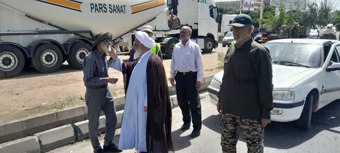 تصاویر / بازدید  امام‌جمعه شهرستان آبیک از ایستگاه‌‌ بازرسی ورودی شهر آبیک  و عرض خدا قوت به بسیجیان