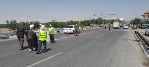تصاویر / بازدید  امام‌جمعه شهرستان آبیک از ایستگاه‌‌ بازرسی ورودی شهر آبیک  و عرض خدا قوت به بسیجیان