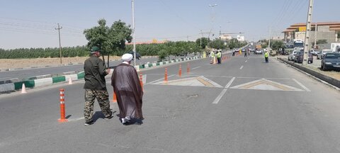تصاویر / بازدید  امام‌جمعه شهرستان آبیک از ایستگاه‌‌ بازرسی ورودی شهر آبیک  و عرض خدا قوت به بسیجیان