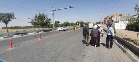 تصاویر / بازدید  امام‌جمعه شهرستان آبیک از ایستگاه‌‌ بازرسی ورودی شهر آبیک  و عرض خدا قوت به بسیجیان