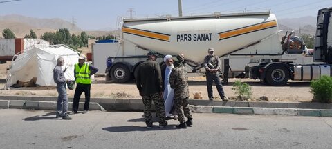 تصاویر / بازدید  امام‌جمعه شهرستان آبیک از ایستگاه‌‌ بازرسی ورودی شهر آبیک  و عرض خدا قوت به بسیجیان